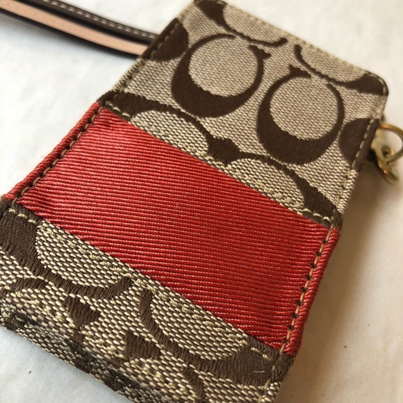 3 for $20❣️ Authentic Coach IPod Wristlet - Picture 2 of 7